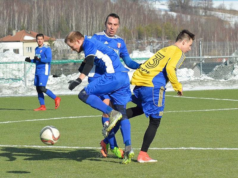 Fotbalová příprava: Hostouň B (ve žlutém) přehrála Libušín 5:1.