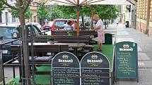 Ve středu dopoledne zely restaurace ve Slaném ještě prázdnotou. Restaurace Ungelt Slaný.