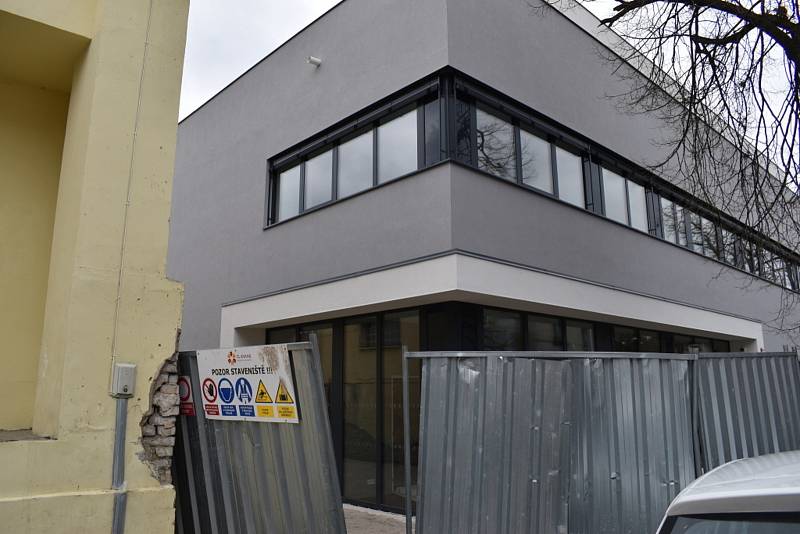 Centrální depozitář Středočeské vědecké knihovny v Kladně je těsně před dokončením.