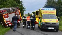 Nehoda mezi Novou Studnicí a Kačicí kde se střetly hasičský vůz a osobní auto.