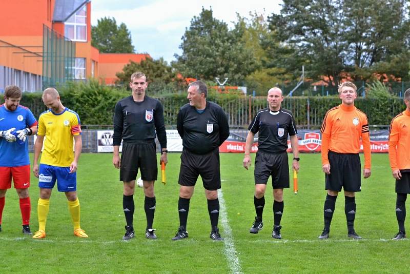 I.  třída: Slaný (v oranžovém) přetlačilo doma SK Rakovník 1:0.