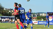 Králův Dvůr (v modrém) podlehl doma v MOL Cupu Táborsku 1:2. 