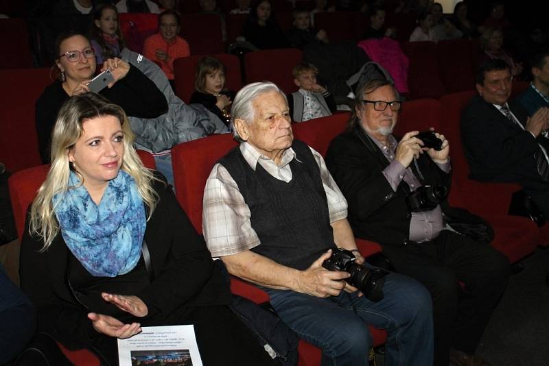 Kladenská veverka oslavila třicetiny.