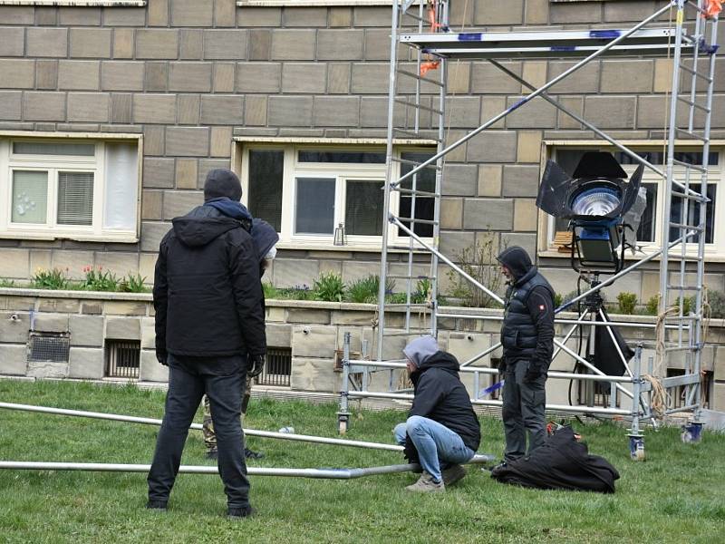 Filmový štáb si vybral pro natáčení v Kladně rozdělovské věžáky.