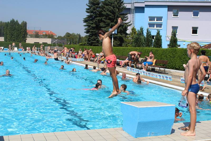 Kladenské letní koupaliště u Sletiště.