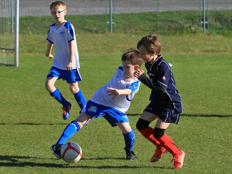 Slavoj Kladno - SK Buštěhrad // Slavoj Kladno - SK Slaný B - SK Buštěhrad ml. přípravky dvojzápasy okr. Kladno 22. 4. 2016