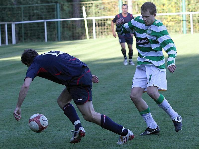 Tomáš Vlasatý a Lukáš Dolejš //  SK Lhota - SK Doksy 2:1 (2:0), utkání I.A. tř., 2010/11, hráno 10.10.2010