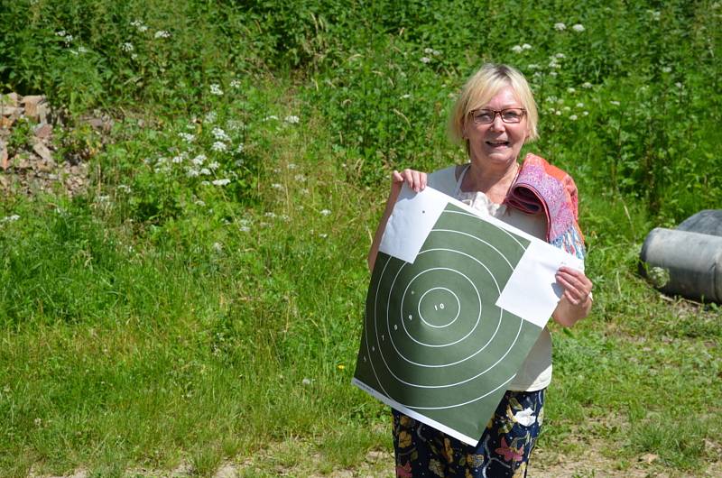 Střelecká soutěž ze samopalu na počest válečné veteránky Vandy Biněvské.