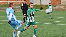 Slovan Bratislava B (ve světle modrém) porazil v přípravě Sokol Hostouň 2:1.