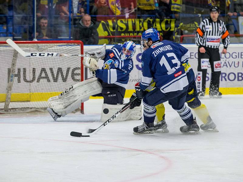 Kladno - Ústí, 2. zápas play off. Hanuljak odpaluje kotouč