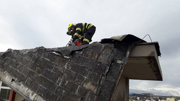 Ze zásahů středočeských hasičů. Nejčastějšími podněty k výjezdu se staly zásahy spojené s odstraňováním stromů spadlých na komunikace.