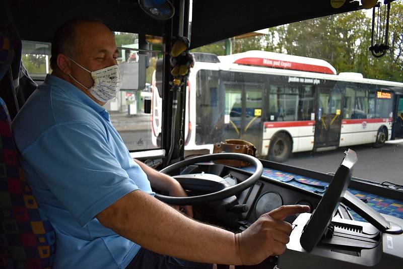 Jiří Penc, řidič městské hromadné dopravy podniku ČSAD MHD Kladno.