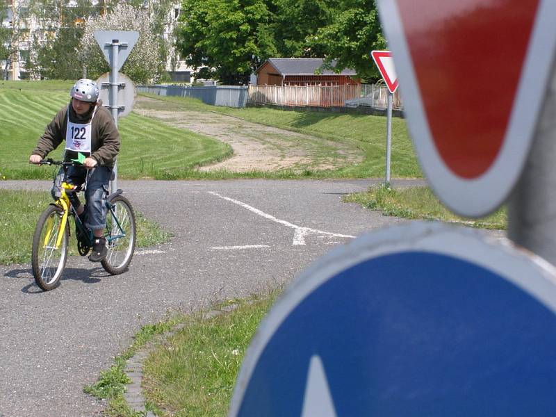 Dopravní soutěž mladých cyklistů v Kladně.