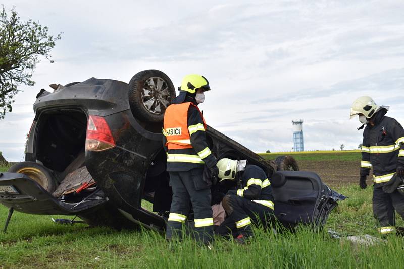 U Tuřan se stala vážná nehoda, zasahoval vrtulník.