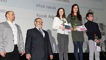 Sportovní gymnázium Kladno vyhlašovalo nejlepší žáky v kině Hutník.