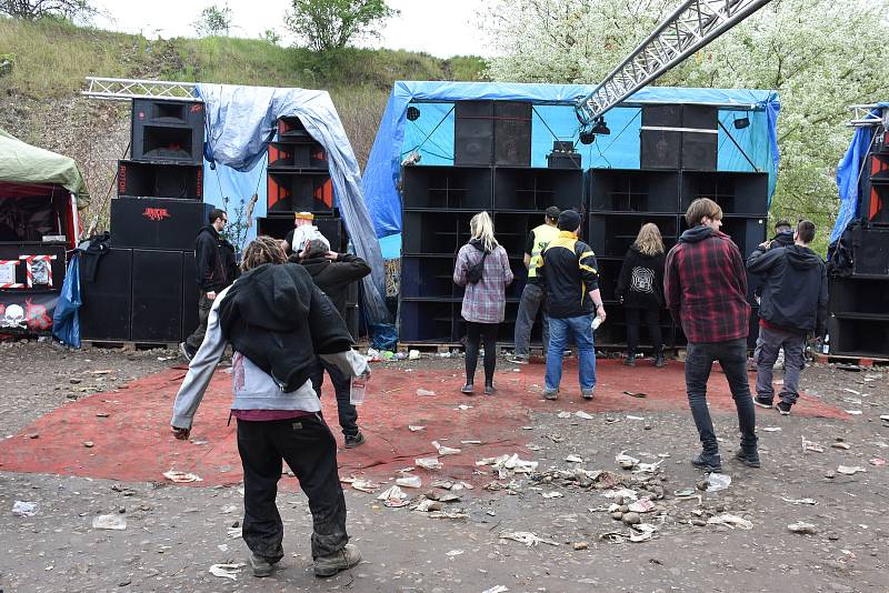 U obce Uhy se konala třídenní technopárty Czarotek 2019.