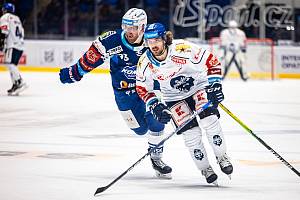 Hokejová extraliga: Brno (v modrém) zvládlo duel v Kladně. Adam Brodecki.