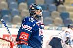 Hokejová extraliga: Kladno (v modrém) poprvé v sezoně porazilo Vítkovice, v prodloužení je udolalo 4:3. Landon Bow