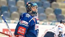 Hokejová extraliga: Kladno (v modrém) poprvé v sezoně porazilo Vítkovice, v prodloužení je udolalo 4:3. Landon Bow