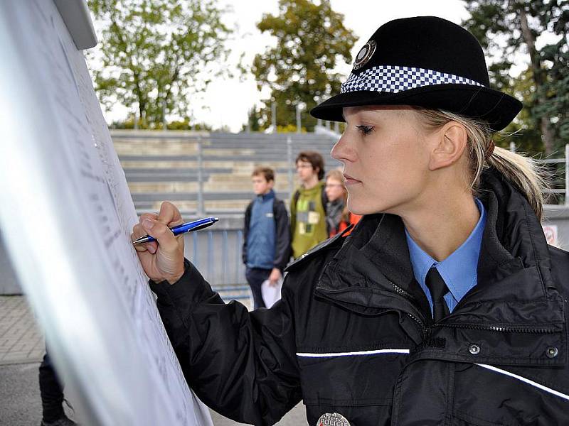 Jubilejního desátého ročníku soutěže O pohár ředitele Městské policie Kladno se zúčastnili zástupci 13 kladenských škol.