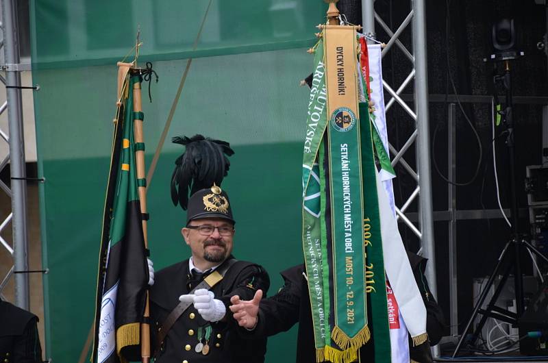 Klub Přátel Hornických Tradic vyrazil do Mostu. Foto: Jitka Krňanská