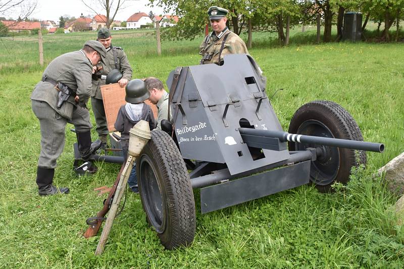 Rekonstrukce bojů z konce II. světové války. Rudá armáda opět osvobodila Brandýsek, k vidění byly téměř dvě stovky vojáků.