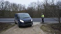 Policisté obestavěli hranice Kladenska, lidé nařízení vesměs dodržují.