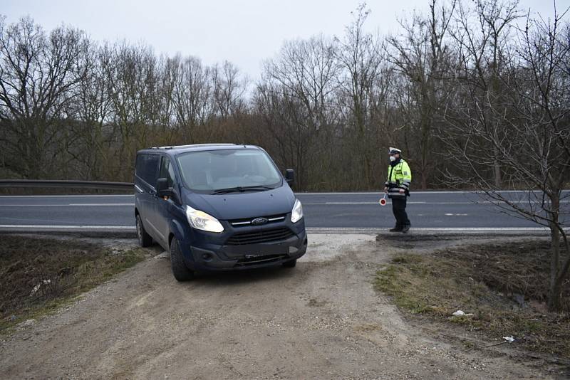 Policisté obestavěli hranice Kladenska, lidé nařízení vesměs dodržují.