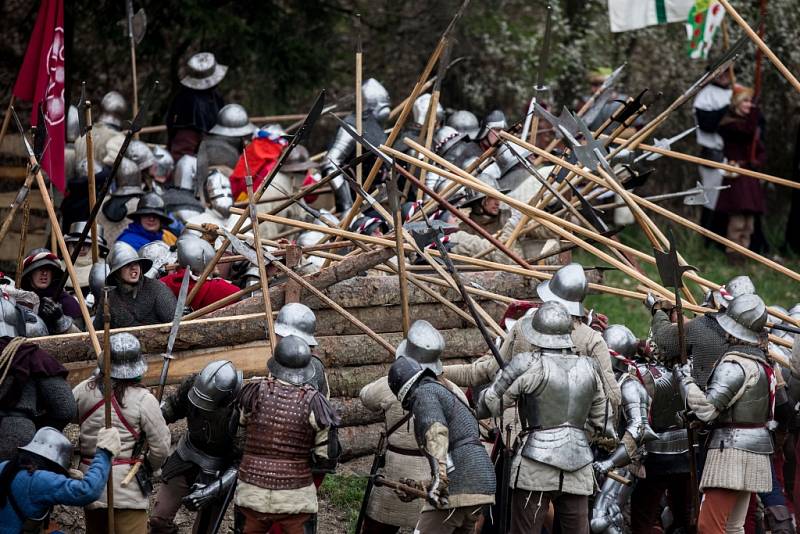 Z historické bitvy v Libušíně na Kladensku. Zúčastnilo se jí 2500 šermířů ze střední Evropy a Chorvatska.