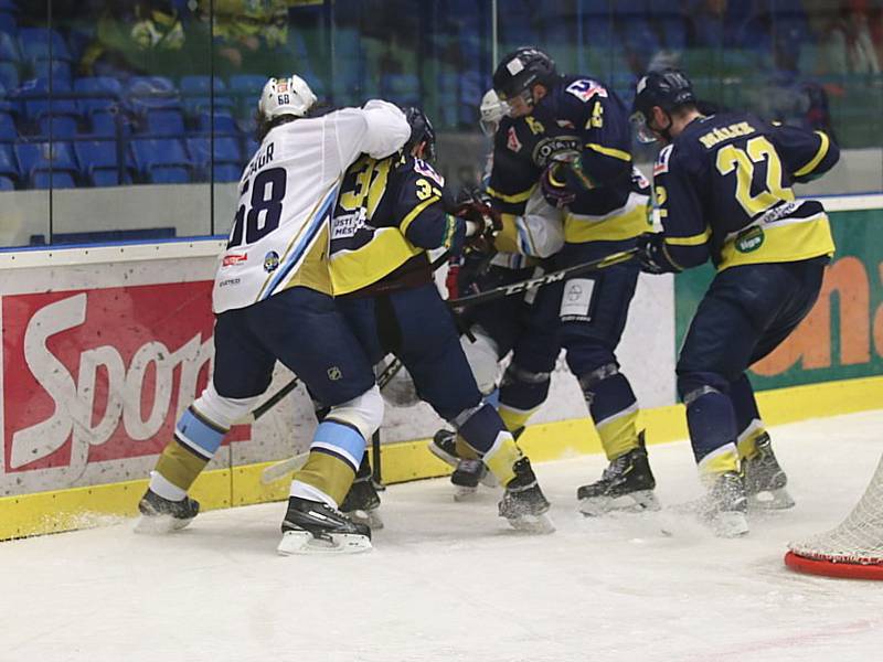 Hokejová Chance liga: Rytíři Kladno - HC Slovan Ústí nad Labem 3:2. Jaromír Jágr po více než roce hrál soutěžní zápas v Kladně.