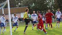 SK Kladno (v bílém) vydřelo dva body v derby v Novém Strašecí za výhru 3:2 na penalty. 