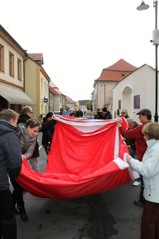 Pamětní desku věnovali obětem velké války.