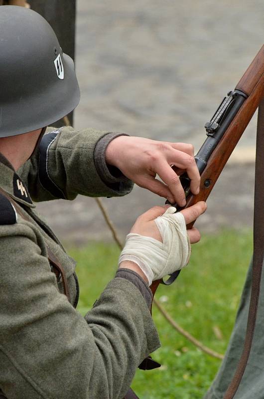 Setkání klubů vojenské historie ve Slaném.