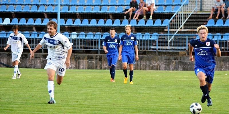 SK Kladno (v bílém) vyřadilo z MOL Cupu Karlovy Vary, vyhrálo 2:0.