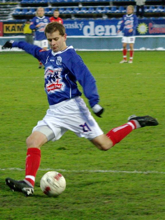 Fotbalisté SK Kladno mohou mít důvod k radosti. Město Kladno je nenechá na holičkách a pravděpodobně koupí fotbalový stadion Fr. Kloze. 