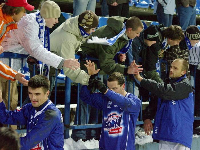 Fotbalisté SK Kladno mohou mít důvod k radosti. Město Kladno je nenechá na holičkách a pravděpodobně koupí fotbalový stadion Fr. Kloze. 