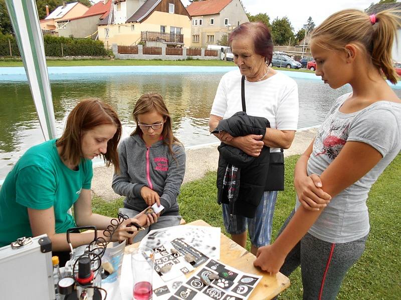 Hrdlívské posvícení si lidé užili za krásného počasí.