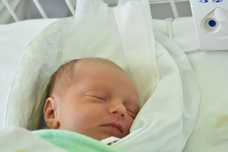 JIŘÍ VARYŠ, PAVLÍKOV. Narodil se 2. prosince 2017. Po porodu vážil 2,86 kg a měřil 48 cm. Rodiče jsou Monika Varyšová a Jakub Jirka. (porodnice Kladno)