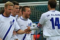 Zleva David Zoubek, Milan Vukovič, střelec Petr Wojnar a gratulující Jan Procházka //  SK Kladno - Slovan Varnsdorf 1:0 (1:0) , utkání 10.k. 2. ligy 2010/11, hráno 3.10.2010