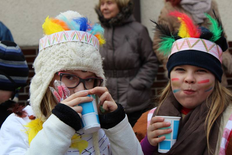 Do ulic se vydala široká škála maškar, nechyběli například tradiční medvědi.