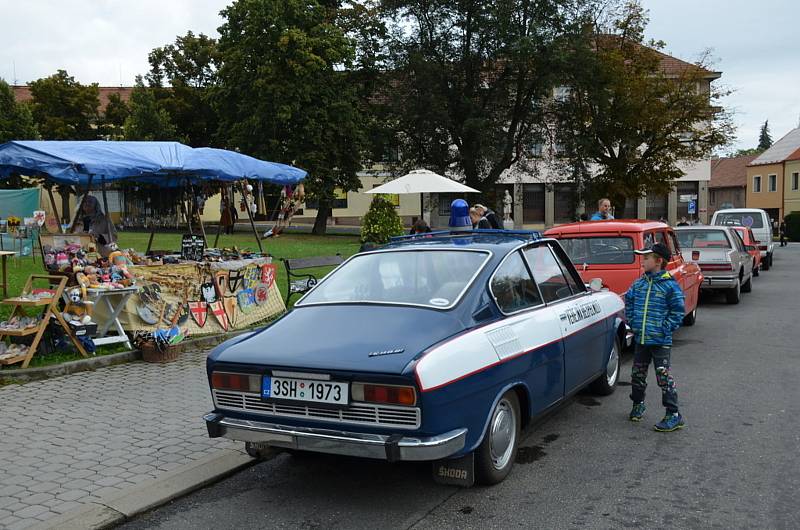 Spanilá jízda veteránů projela Kladenskem i Rakovnickem.