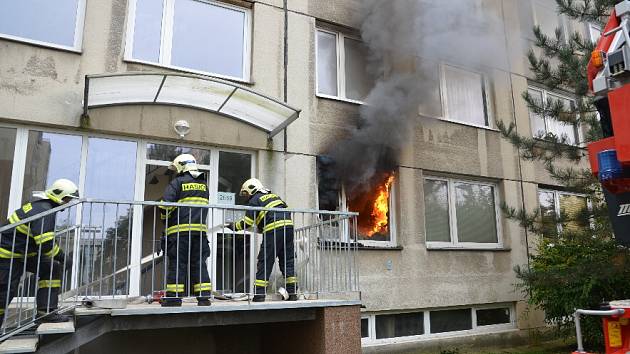 Požár bytu v ulici V Bažantnici v Kladně-Kročehlavech.