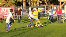 Vyrovnaný zápas I. A třídy vyhráli fotbalisté Velké Dobré (v bílém) - SK Rakovník přehráli 1:0.