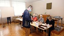 Sobotní volební účast je už slabší, na Kladensku navíc prší.