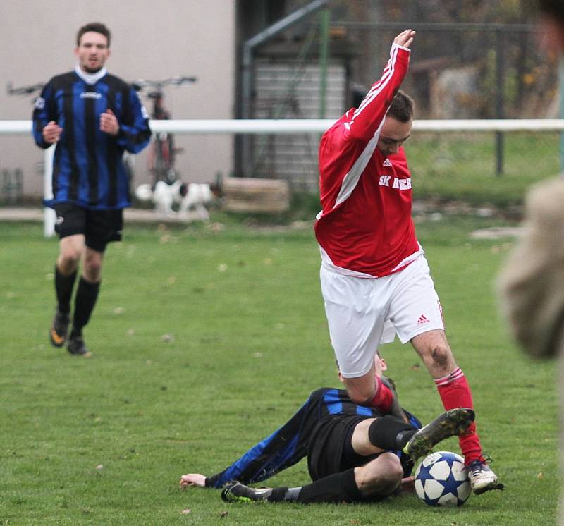 Nervy na pažitu i za klandrem. Body vezou hosté ze Hřebče. // Lidice - Hřebeč 2:4, I.B.tř.sk.A., 10. 11. 2012