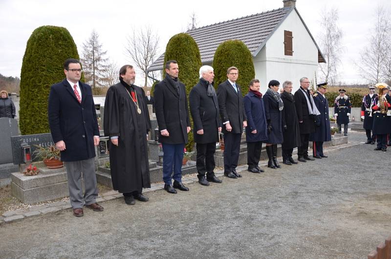 V Lánech na hřbitově se uskutečnil pietní akt u příležitosti 172. výročí narození prezidenta Masaryka.