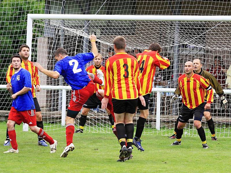 Finále  Lidického poháru 2011 svedlo k souboji domácí a Žehrovické (31.7.2011)