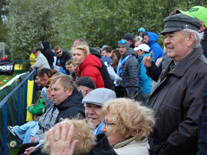 Vesnický fotbal v přímém TV přenosu! Doksy přivítaly Unhošť. 