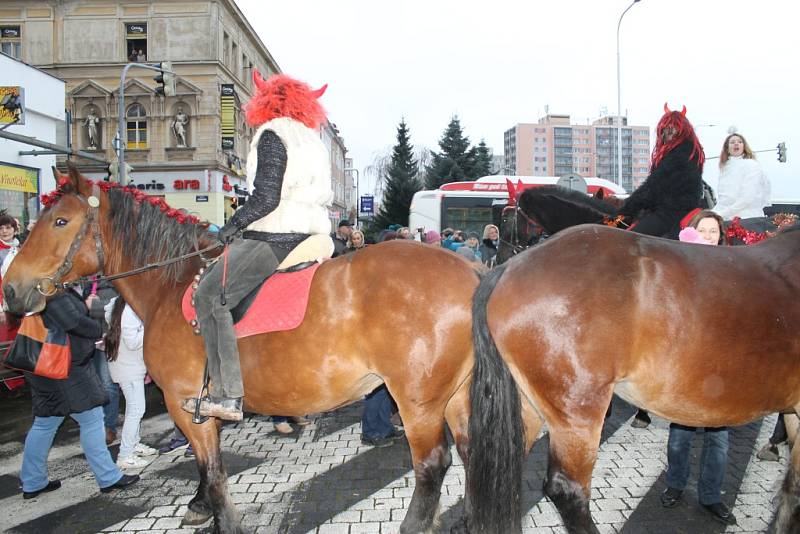 Mikuláš na koni v centru Kladna