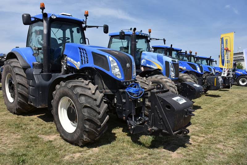 Den otevřených dveří a polní den na farmě.